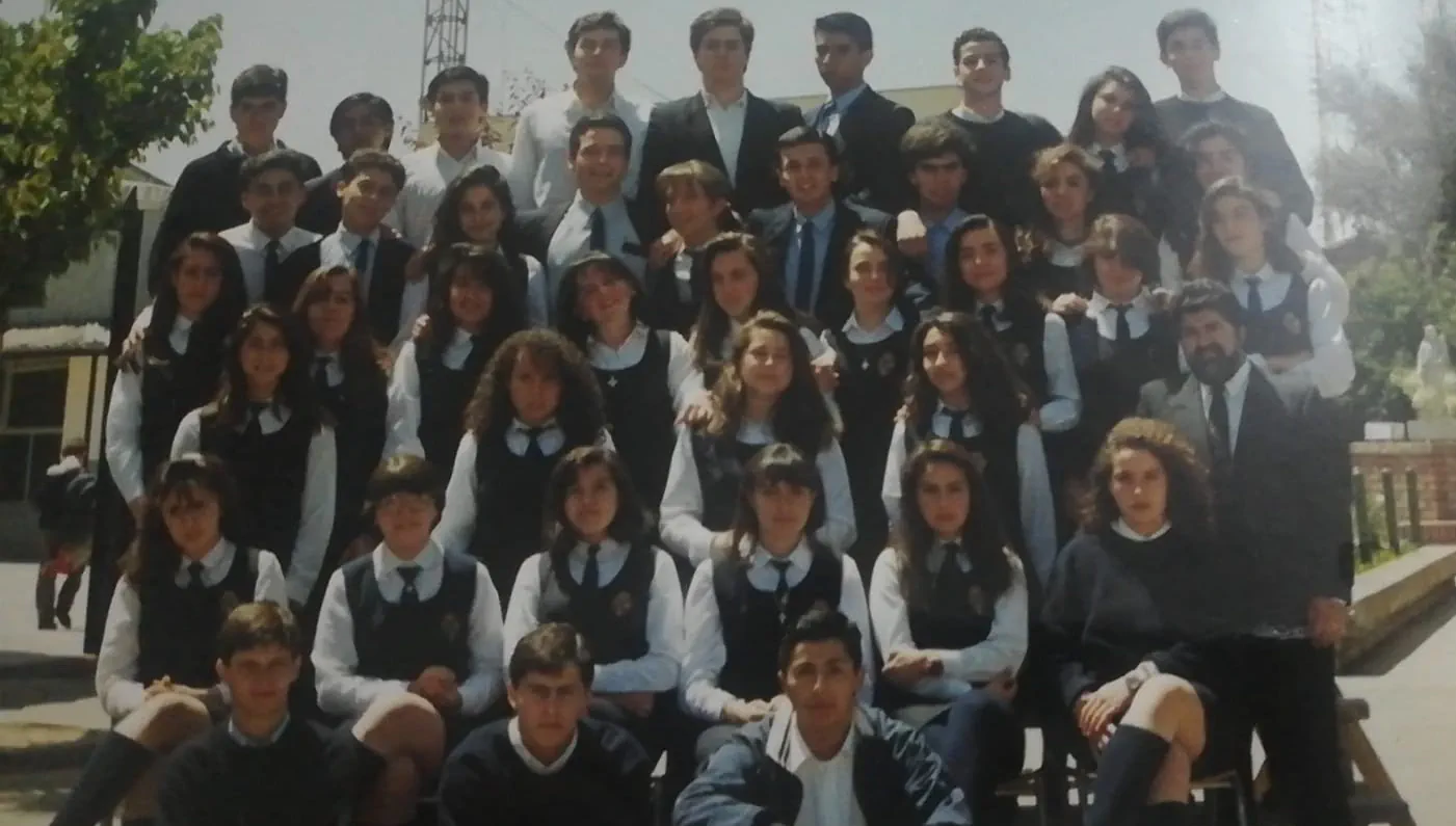 Curso 4°B en las escaleras del Instituto Linares, 1992